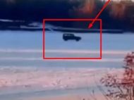 Трагедія на&nbsp;Київському морі: позашляховик із&nbsp;людьми провалився під кригу (відео)