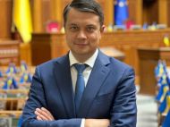 Експерт нагадав про фінансування партії Разумкова проросійськими олігархами