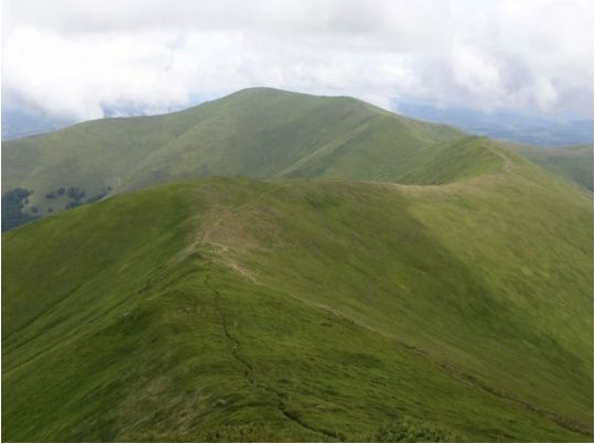 Земля в Карпатах, фото з відкритих джерел