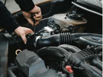 Ремонт авто в дорозі, фото з відкритих джерел