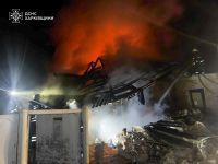 Росіяни вдарили по житловому будинку в Богодухові. Фото ДСНС