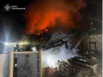 Росіяни вдарили по житловому будинку в Богодухові. Фото ДСНС