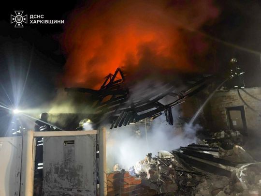 Росіяни вдарили по житловому будинку в Богодухові. Фото ДСНС