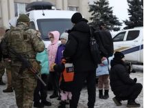 Евакуація дітей. Фото Національної поліції України