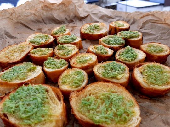 Сухарики с чесночно-лимонным вкусом. Фото Эллы Ивановой