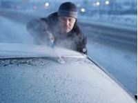 Лід на лобовому склі можна розтопити без подряпин.