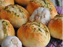 Булочки з часником та травами