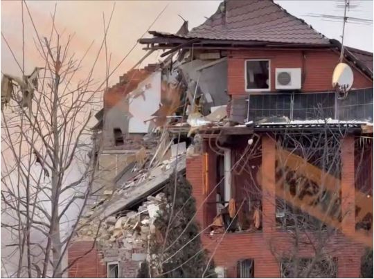 Дом нардепа Разумкова поврежден, фото скриншот видео