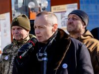 Андрій Пелюховський біля меморіалу