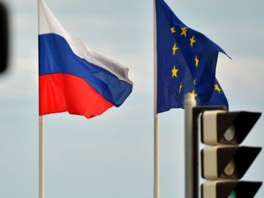 Прапори Росії та ЄС