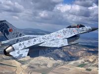 Уламки літака розлетілися на сотні метрів, фото інтернет