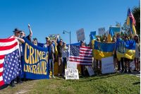 Сотні тисяч українців у США опинилися під загрозою депортації: арештовують навіть з легальними документами