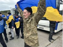В Україну повернулися 300 захисників, фото ОП
