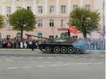 Дожили: окупанти везуть на передову танки 1950-х років випуску