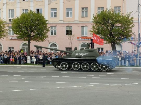 Дожили: окупанти везуть на передову танки 1950-х років випуску