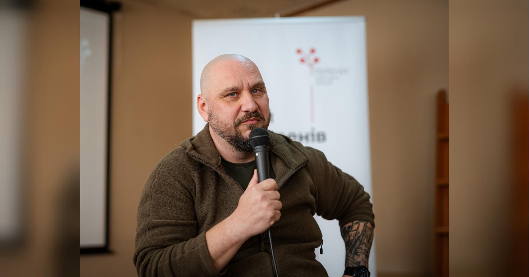 «Боже, залиш мене живим — я буду писати»: лауреат Шевченківської премії Павло «Паштет» Белянський відверто про війну та героїв своїх книг