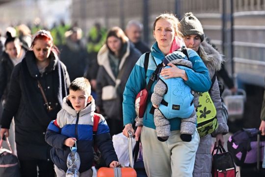 Тимчасовий захист добігає кінця: які зміни готує Європа для українських біженців
