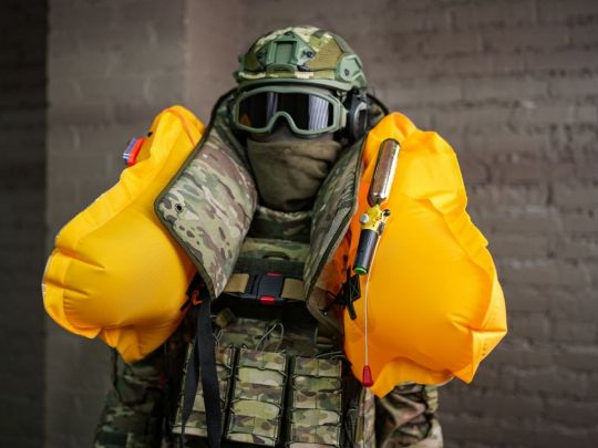 бронежилет з елементом позитивної плавучості