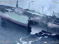 Бомба уповільненої дії: підбитий російський танкер дрейфує поблизу Італії