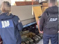 ГБР задержала группу военных, торговавших оружием, фото ГБР