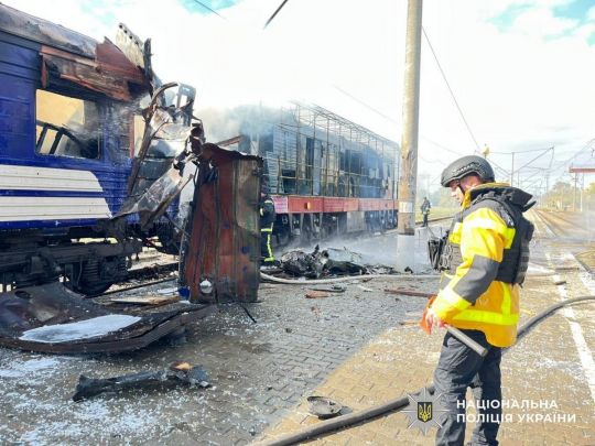 Россияне ударили по поездам в Шостке. Фото полиции