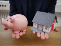 У Києві найняли колекторів для повернення боргів із обслуговування будинків. Фото Pixabay