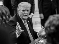 Трампа викарбують на ювілейній монеті. Фото з сайту Білого дому