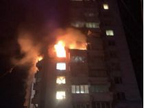 У Запоріжжі під удар потрапив багатоквартирний будинок, є жертви, фото