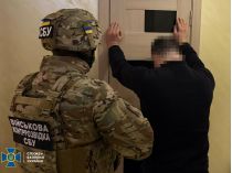 Поплічників кілера взято під варту. Фото СБУ