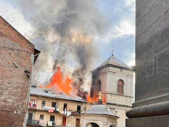 У Львові пошкоджено історичну будівлю. Фото зі сторінки Андрія Садового