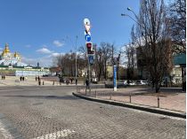 Светофор с красным кругом установили на Михайловской площади. Фото КГГА
