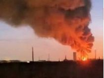 Атака на російський НПЗ «Славнафта-Янос» 28 березня. Фото&nbsp;— скріншот