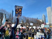 В США начались массовые протесты No Kings против Дональда Трампа - Фото: The Guardian