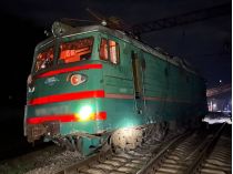 У Харківській області вантажівка зіткнулася з пасажирським потягом&nbsp;— Фото: Національна поліція України