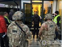 Полиция изъяла сотни килограмм наркотиков и десятки тонн перкурсоров. Фото полиции