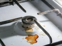 Грязная газовая конфорка. Фото Depositphotos.com