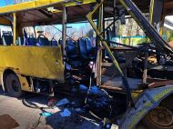 Терор проти цивільних: ворог атакував маршрутку в&nbsp;центрі Нікополя, багато жертв (фото)