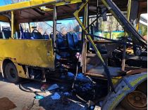 Дрон атаковал маршрутку в Никополе - Фото: ГСЧС Днепропетровщины