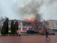 Будівля міськради Прилук горить після атаки дронів на&nbsp;Чернігівщині