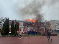 На Черниговщине 7 апреля атакован горсовет Прилук - Фото: Суспільне