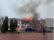 На Черниговщине 7 апреля атакован горсовет Прилук - Фото: Суспільне