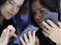 Шахраї телефонують родичам полонених, фото з відкритих джерел