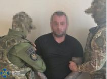 Иностранца задержали, когда он пытался выстрелить в офицера, фото СБУ