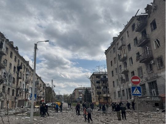 Пошкоджено 7 багатоповерхівок, адмінбудівлю і 8 автівок, фото ОВА