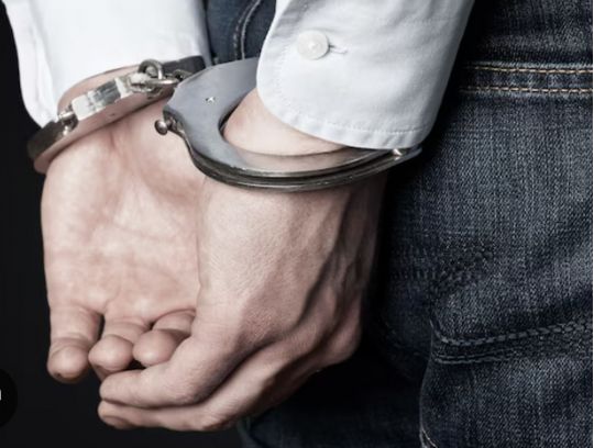 Суд обрав засновнику центру запобіжний захід у виді тримання під вартою, фото з відкритих джерел