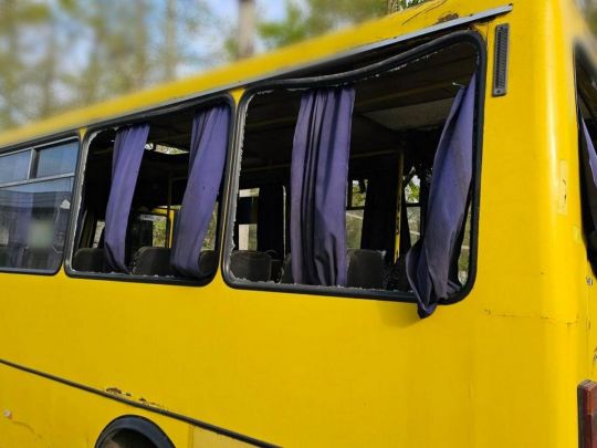 Росіяни дроном поцілили по пасажирському транспорту в Херсоні. Фото ОВА