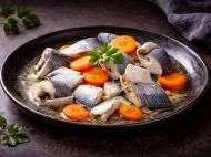 Маринованная селедка в&nbsp;банке: есть вкусно&nbsp;&mdash; готовить просто