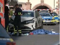 Позашляховик Volkswagen на високій швидкості проїхав через пішохідну зону, фото інтернет