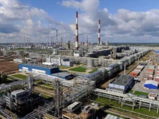 Украинские дроны остановили работу нефтезавода в Ленинградской области - Фото: КИНЕФ