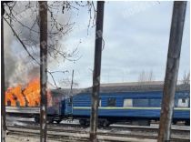 Постраждали локомотив та два вагони-прикриття, фото з відкритих джерел
